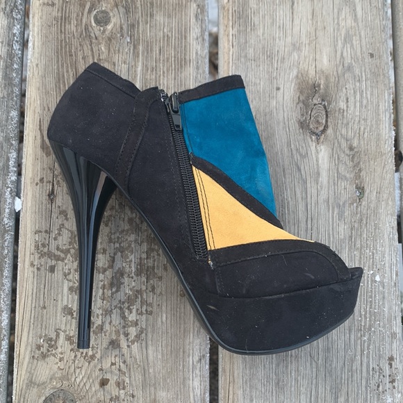 Quipid Stiletto Peep toe Heels - Picture 6 of 10